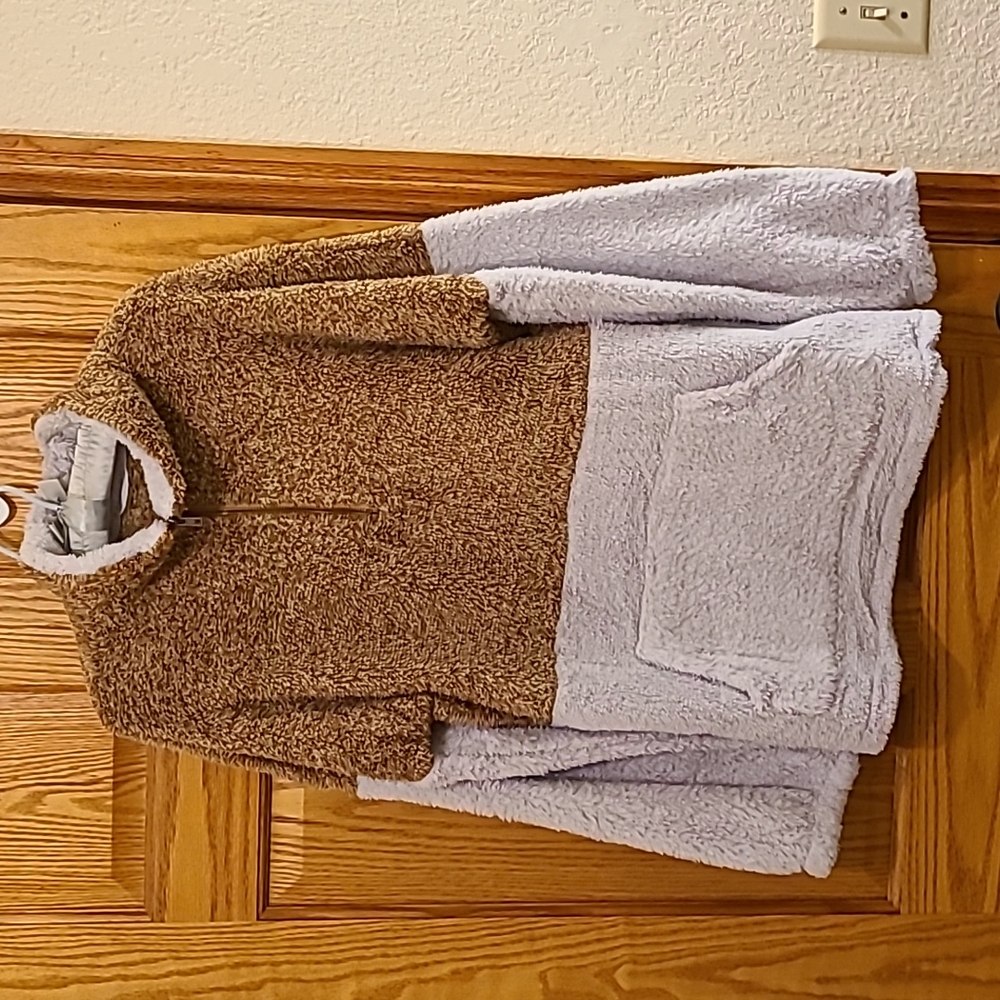 Sherpa-style brown/like grey pullover